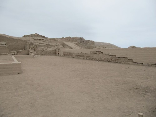 peru inca ruins ramp lima archeology pryamid pachacamac huariempire pyramidwithramp1