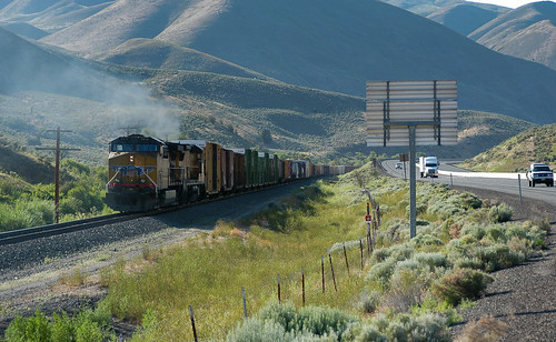 railroad mountains oregon train highway smoke unionpacific 1200 lime exhaust i84 lightroom freighttrain ut2004 pushers interstate84