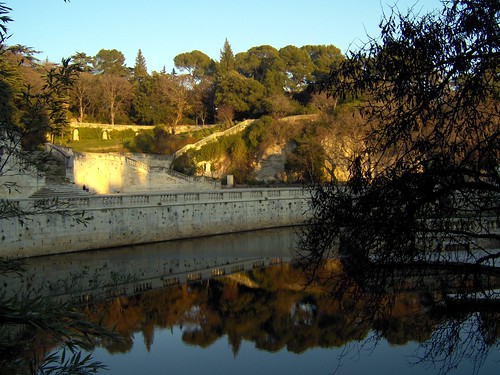 Jardins de la Fontaine (N\xeemes)