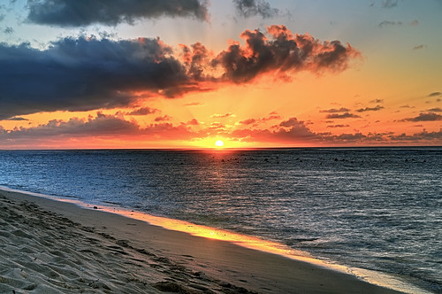 family sunset vacation sky sun nature clouds lens fun hawaii harbor sand nikon surf ray oahu falling pacificocean northshore hawaiian tropical honolulu haleiwa tamron windward hdr sunray d300 photomatix 7xp af1750mmf28spxrdiiivc tpslandscape