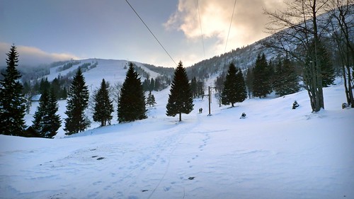 winter sunset people white snow slovenia slovenija rok sankanje jernej sanke planina soriska soriška