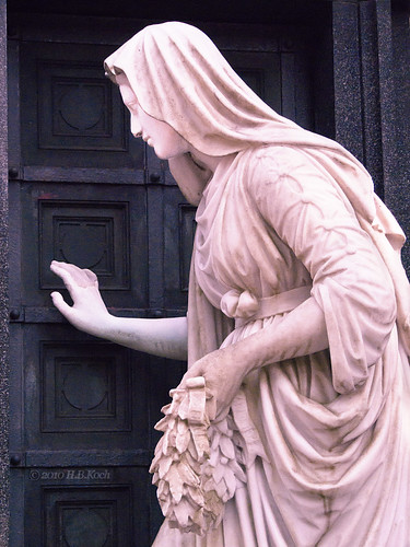 door sculpture woman monument statue deutschland hessen skulptur frau tür darmstadt frühling grabmal friedrichvonflotow vordertür hbkoch