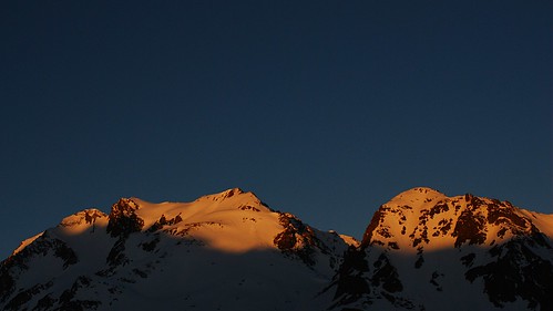 mountains sunrise twilight caf pyrenees 65 2010 turon neouvielle skirando hautespyrenees