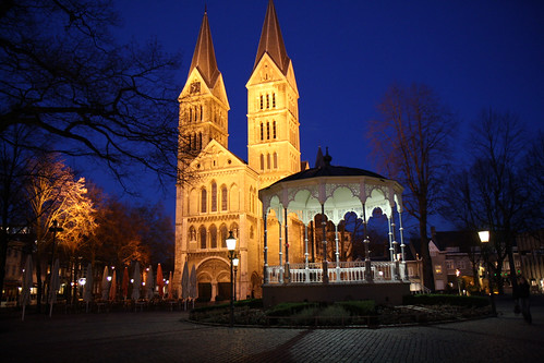 church netherlands night square roermond munsterplein munsterkerk