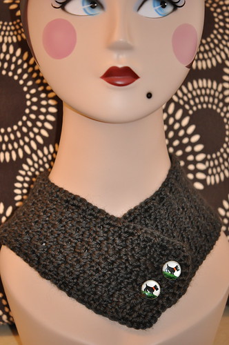 Crochet neckwarmer with Scottie Intaglio buttons