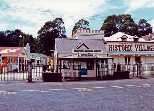 street newzealand 1991 deserted touristattraction tauranga bayofplenty historicvillage