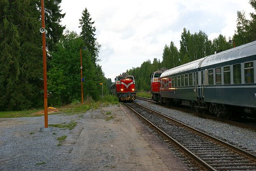 summer station forest train suomi finland railway regional metsä juna kesä asema keuruu rautatie dv12