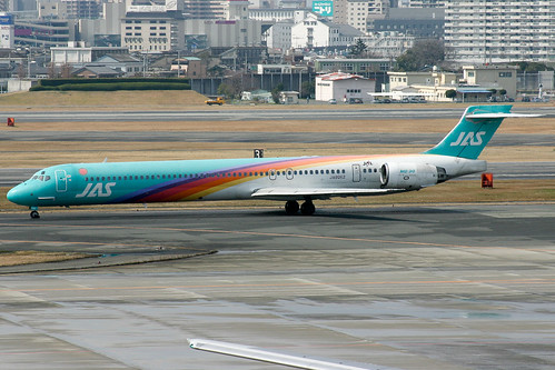 JAL-JAS MD-90 at Osaka Itami