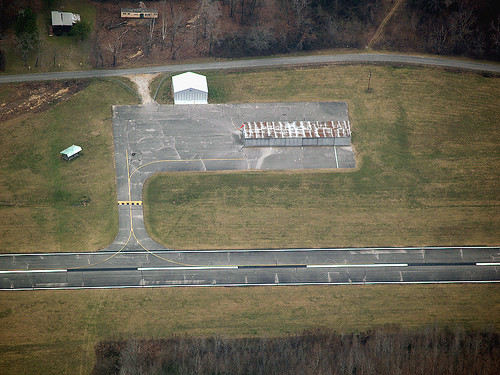 airport tn tennessee hangar runway aerialphotography aerialphotograph mckinnon hangars houstoncounty m93 mckinnontennessee houstoncountytennessee