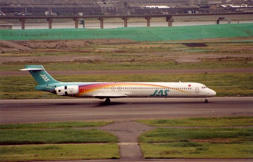 JAPAN AIR SYSTEM MD-90 JA8066(cn2157)