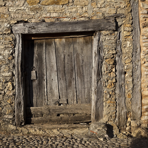 door wood old light texture textura luz rural puerta madera medieval soria castile calatañazor castillayleon