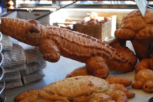 Bread alligator