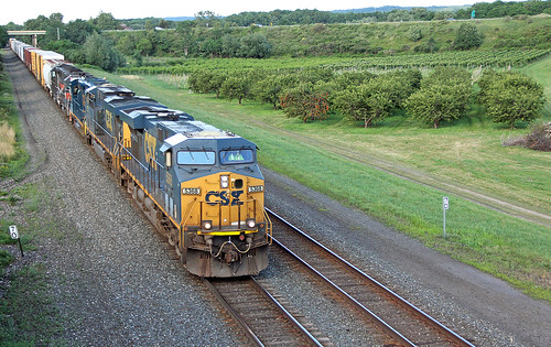 csx csxtrains csxeriewestsubdivision bortroad northeastpennsylvania csx5368 vineyards tracks railroadtracks