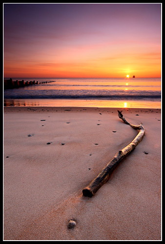 beach sunrise northumberland driftwood groyne sigma1020mm blythbeach eos1000d