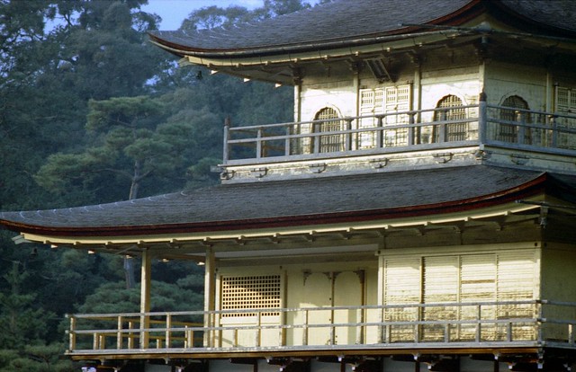 金箔張替前の金閣寺 奈良 時々京都