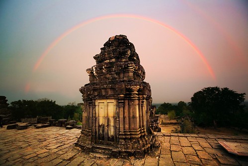 travel sunset temple rainbow cambodia southeastasia angkorwat siemreap phnombakheng phnombakhengtemple