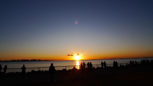 morning blue orange silhouette japan sunrise 東京 gradation toyko 青 risingsun tokyobay newyearsday 新年 初日の出 オレンジ shinkiba シルエット seasidepark 元旦 新木場 東京湾 thenewyear 朝日 元日 firstsunrise グラデーション 若洲海浜公園 lx3