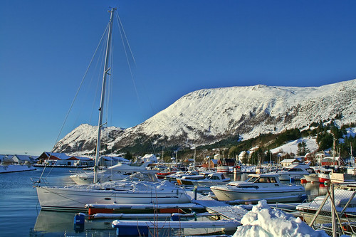 winter mountain snow boats harbor harbour yacht havn bej godøy omot larigan phamilton gjuv