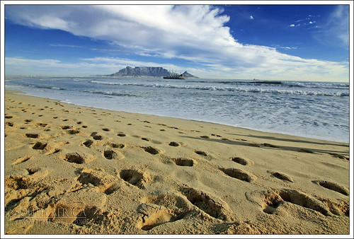beach clouds southafrica sand steps footprints capetown tablebay tablemountain sigma1020mm bloubergstrand blaauwberg suidafrika bluemountainbeach