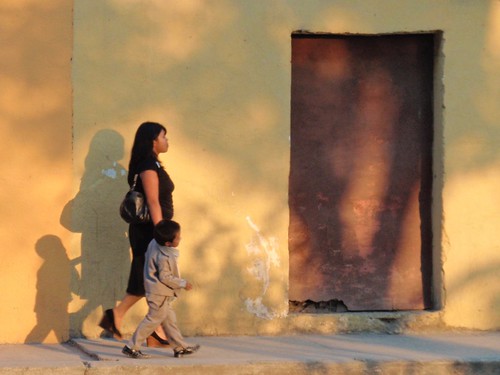 door sunset walking child guatemala mother son antigua centralamerica