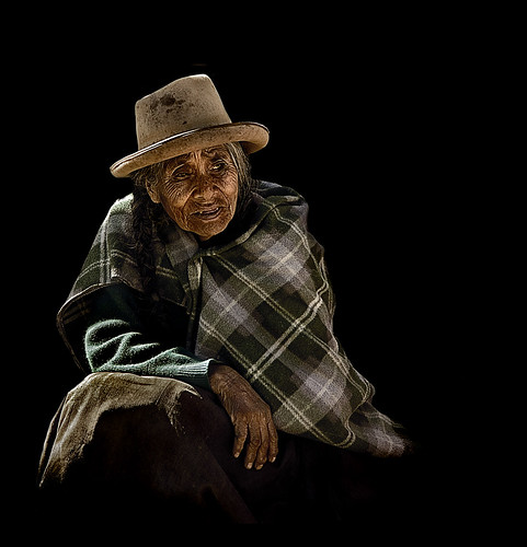 old woman peru southamerica inca market elderly valley sacred pisac quechuan