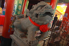 The lions of the temple near the railway station of Yuanlin