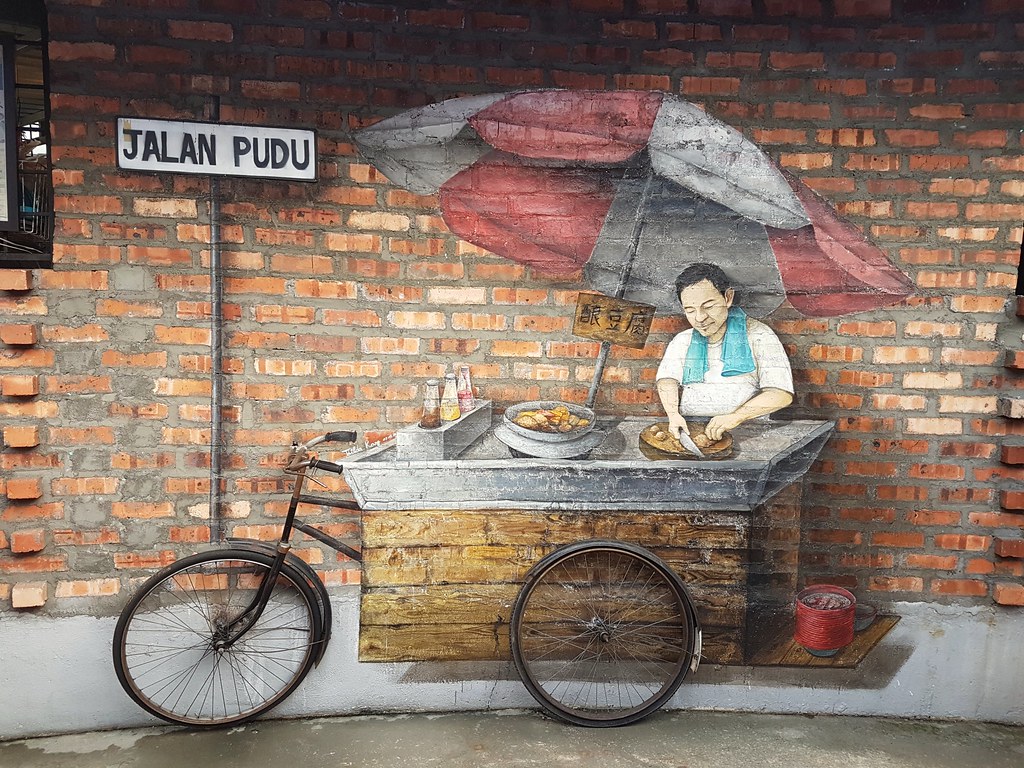 @ 三轮车娘豆腐 Old Tricycle BBQ Yong Tau Foo at Taman Desa (off Old Klang Road) KL