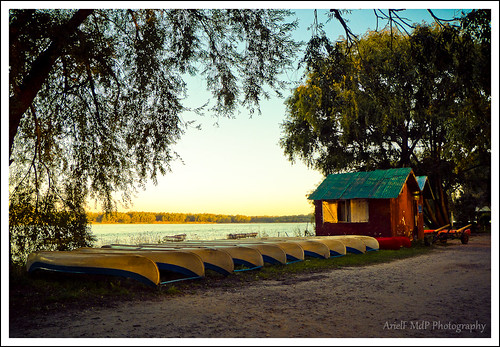 sunset lake argentina lago atardecer botes boat buenos aires paisaje laguna canoa cabaña choza deposito