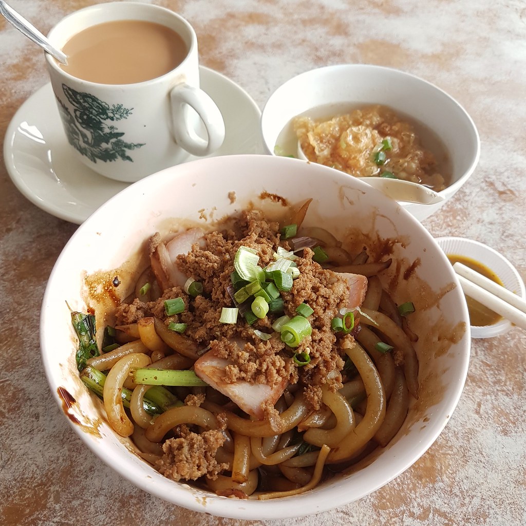 干老鼠粉 Dry Rat Noodle $6 Teh C $1.90 @ Kedai Kopi Nanking (南京茶餐室) USJ 10