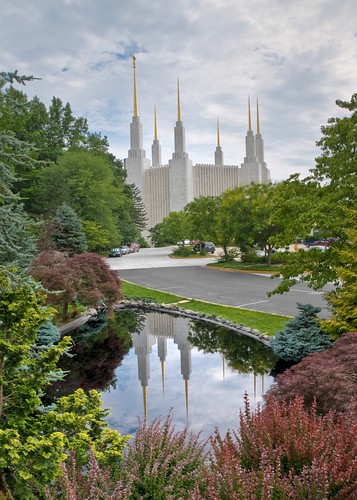 church architecture golden pond landmark olympus spire reflect mormon lds hdr moroni e510 washingtontemple 1442mm
