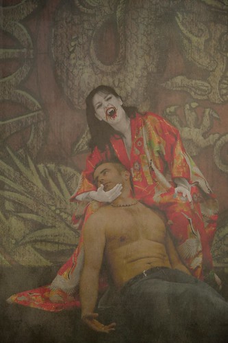 portrait woman man donna blood vampire uomo geisha kimono vampiro ritratto sangue 芸者 memoirsofageisha memoriediunageisha lucaramacciotti lucaram canoneos1000d