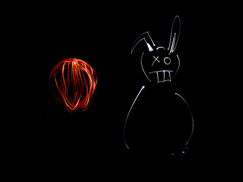 light red white lightpainting black rabbit matrix night rouge lampe noir lumière led neo nuit blanc pill morpheus lapin pilule éclairage e510 zuiko1442 ahef