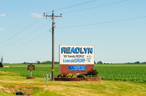 unitedstates usa unitedstatesofamerica iowa ia smalltown readlyn readlynia readlyniowa rural sign field farm grump grumpdays