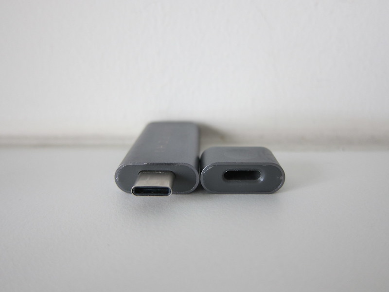 Satechi Aluminum USB-C Micro/SD Card Reader - Right