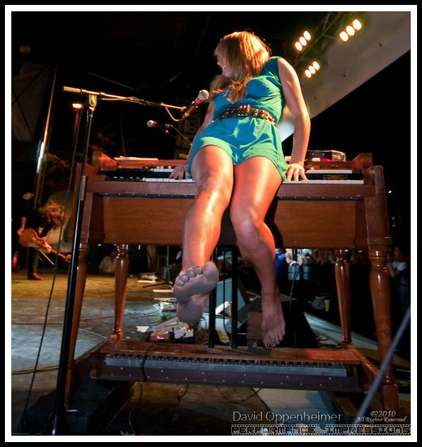 Re: Some great pics of Grace Potter. 