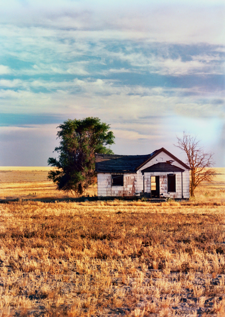 Minimalistic Abandoned Home in Washington State [728x1024] [OC] : r ...