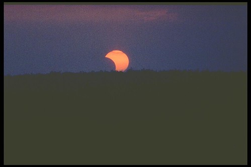 sunset moon mond eclipse sonnenuntergang romantic blomberg solareclipse romantik sonnenfinsternis