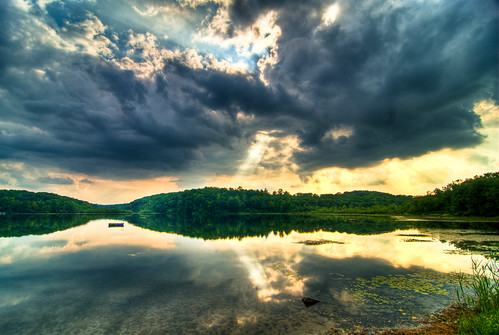 sun lake reflection water colors clouds rays hdr hdri geocity exif:iso_speed=100 exif:focal_length=11mm camera:model=nikond200 exif:model=nikond200 geostate geocountrys