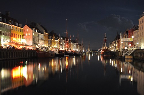 reflection water night copenhagen landscape denmark lights nyhavn cityscape cloudy ships 18200vr