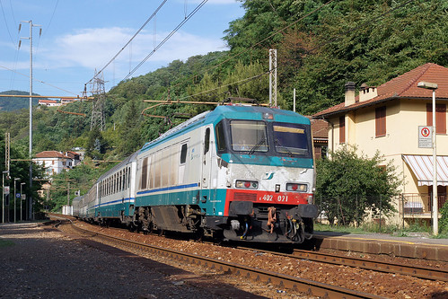 railroad italy train rail railway locomotive treno trenitalia ferrovia locomotiva e402a