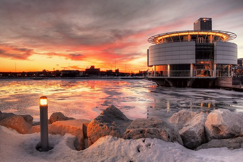 milwaukee mke hdr photomatixpro photoscape fused fusedhdr lakefront pierwisconsin discoveryworld museum lakemichigan february winter sunset 2011 ice snow cloudy gallery evening wisconsin usa day