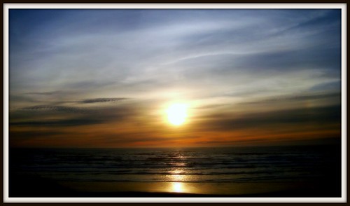 sunset sky beach water clouds oregon spring sand waves framed explore pacificocean newport pete cropped oregoncoast 2009 picnik pete4ducks hallmarkinn