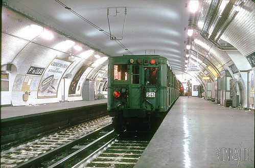 1980 Metro_16-30_Porte_des_Lilas_1980_03