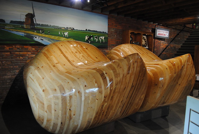 World’s Largest Wooden Shoes, Casey, IL