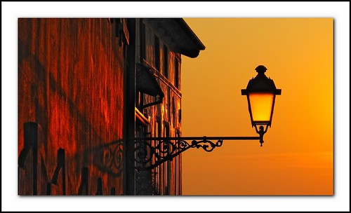 sunset italy lamp colors canon europa europe italia tramonto toni tones colori bassano lampada grappa bassanodelgrappa g10 “flickraward” “flickraward5” “flickrawardgallery”