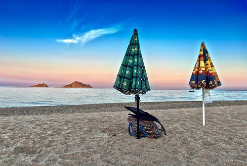 travel sunset vacation sky italy beach umbrella sardinia hdr d80 cs5 mywinners hdrpro