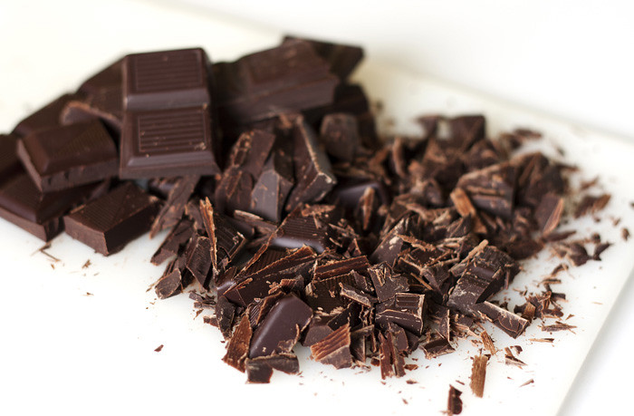 Минута шоколада. Десертный шоколад. Десертный темный шоколад. Темный шоколад Damar. Десертный шоколад фото.