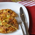 Frittata with leeks and sesame seeds