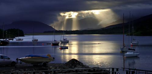 sunset lake clouds canon landscape boats eos harbour glencoe rays yachts loch leven ballachulish 400d mathewroberts
