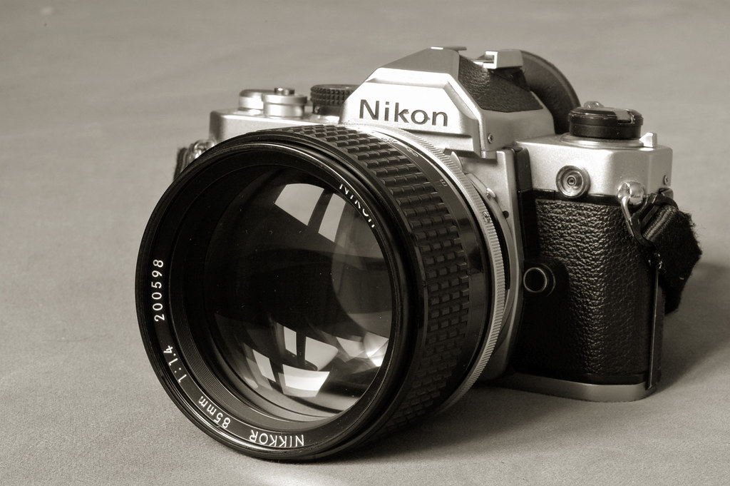 ちいさな銘玉 Nikkor-H 85mm - ニコノスの写真日記